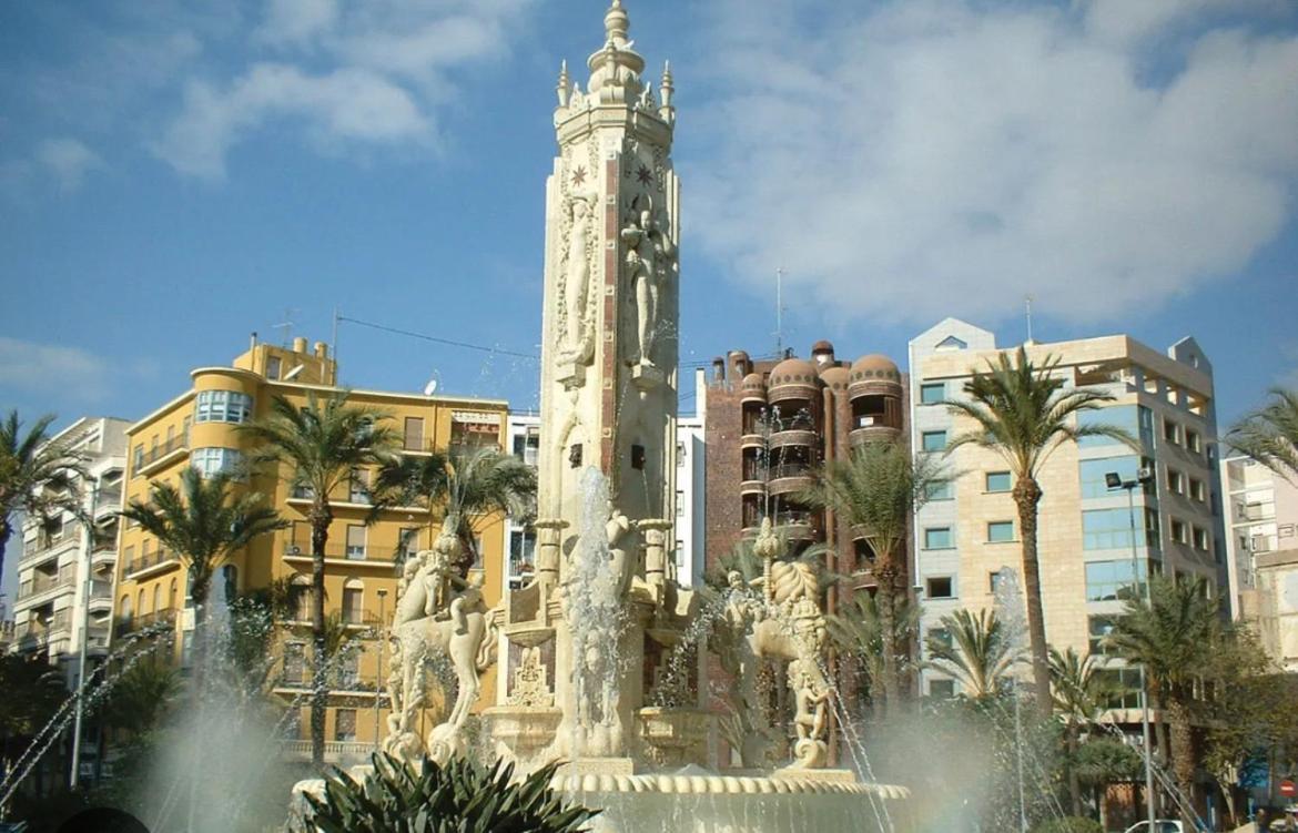 Centrally-Located, Spacious Flat At Historic Centre & Short Walk To Beach Alicante Extérieur photo