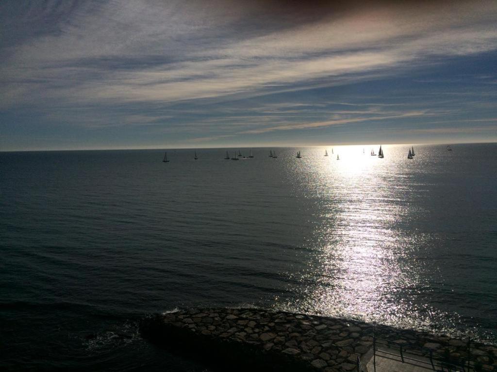 Centrally-Located, Spacious Flat At Historic Centre & Short Walk To Beach Alicante Extérieur photo