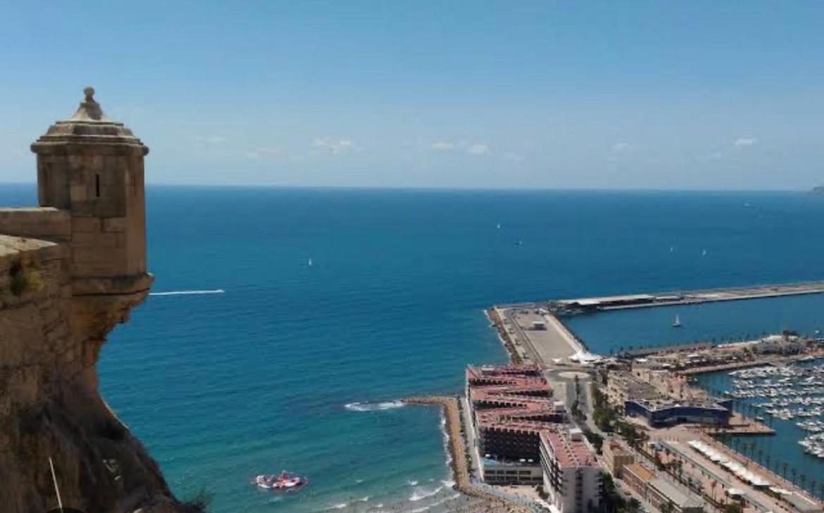Centrally-Located, Spacious Flat At Historic Centre & Short Walk To Beach Alicante Extérieur photo