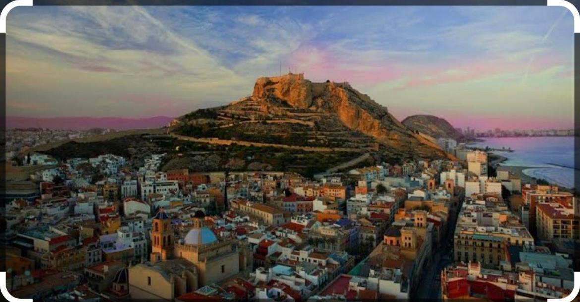 Centrally-Located, Spacious Flat At Historic Centre & Short Walk To Beach Alicante Extérieur photo
