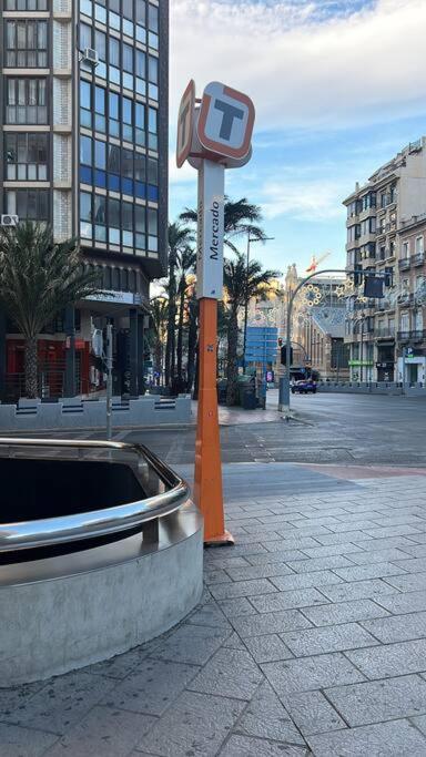 Centrally-Located, Spacious Flat At Historic Centre & Short Walk To Beach Alicante Extérieur photo