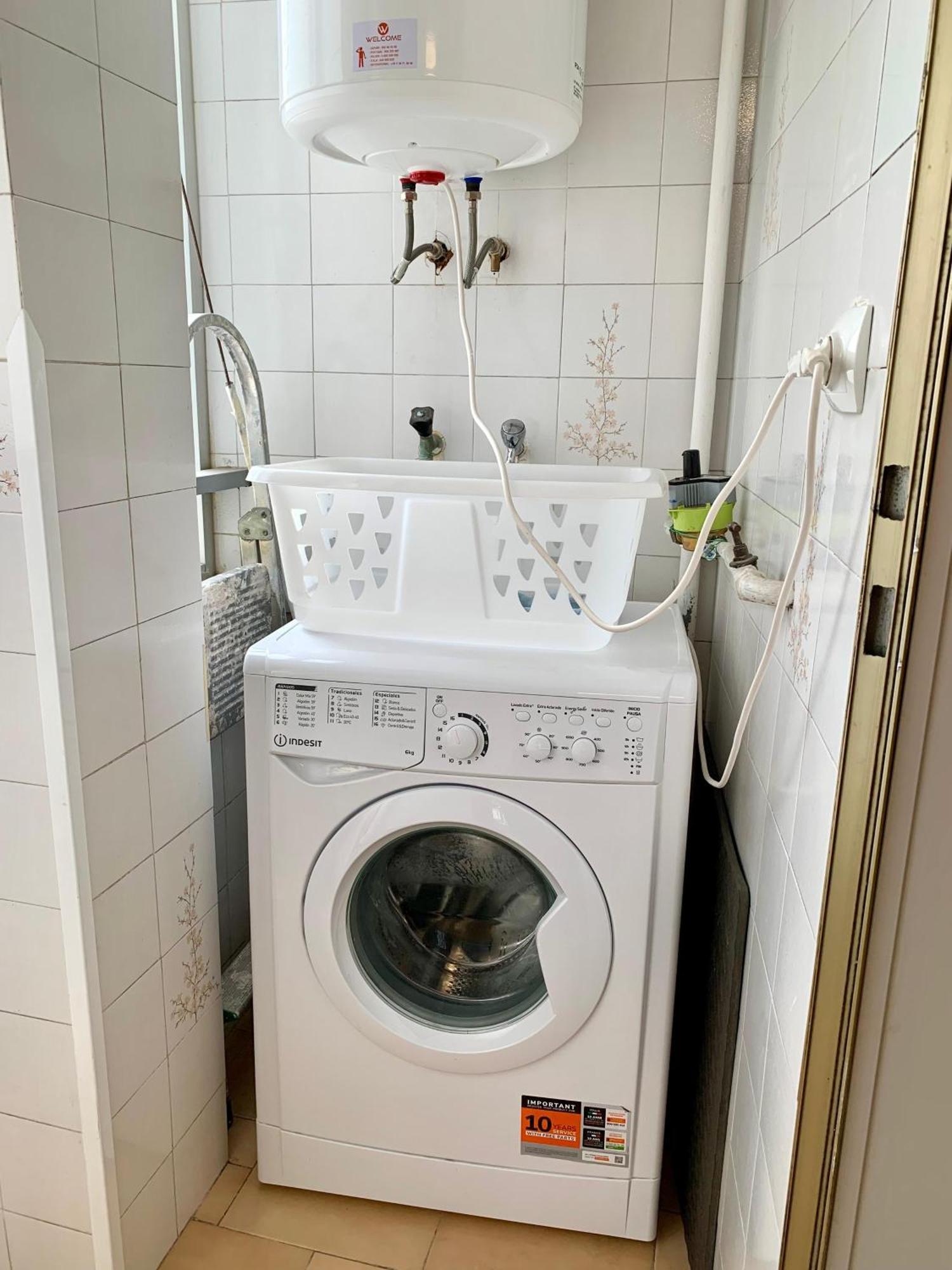 Centrally-Located, Spacious Flat At Historic Centre & Short Walk To Beach Alicante Extérieur photo