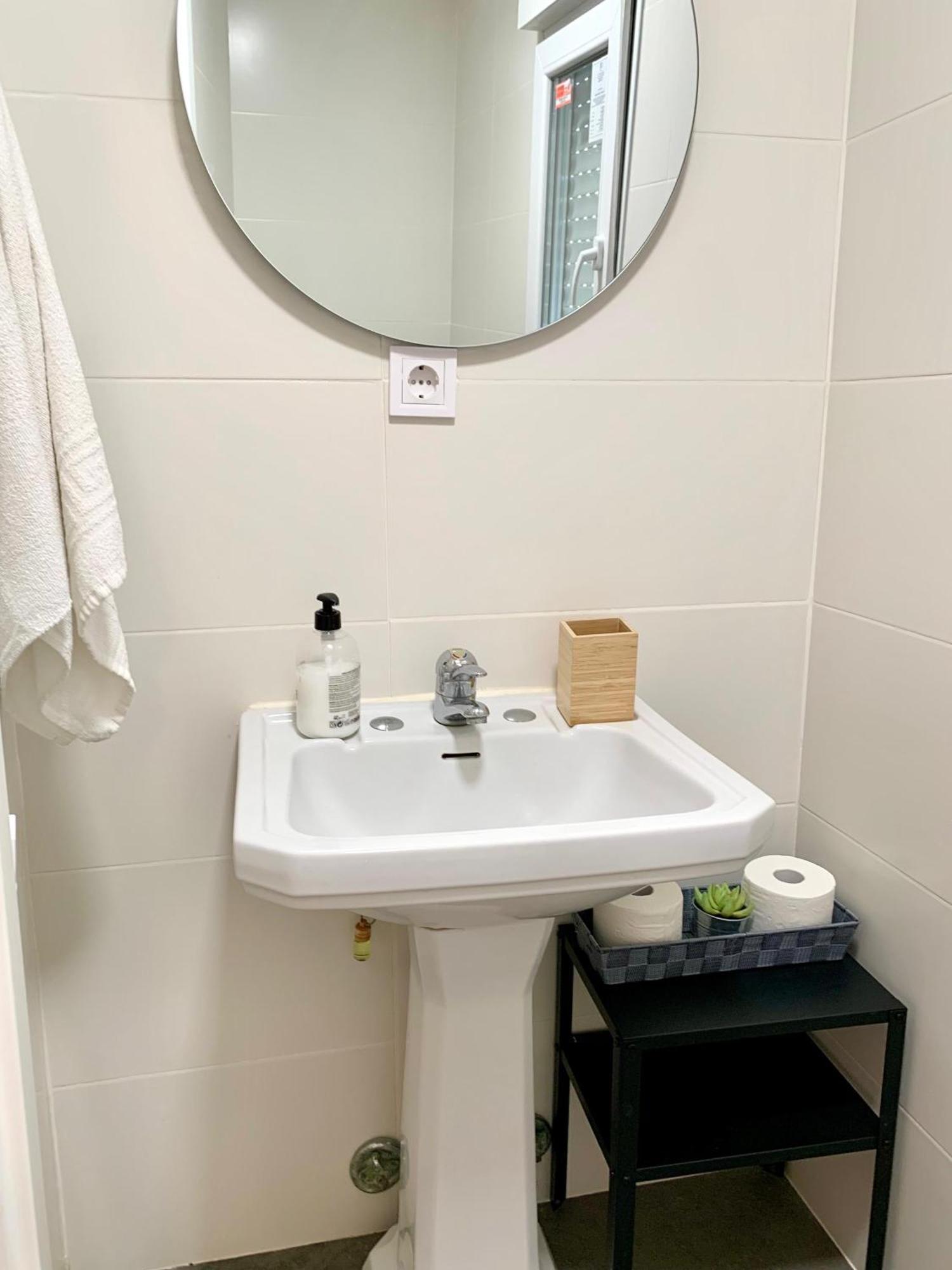 Centrally-Located, Spacious Flat At Historic Centre & Short Walk To Beach Alicante Extérieur photo