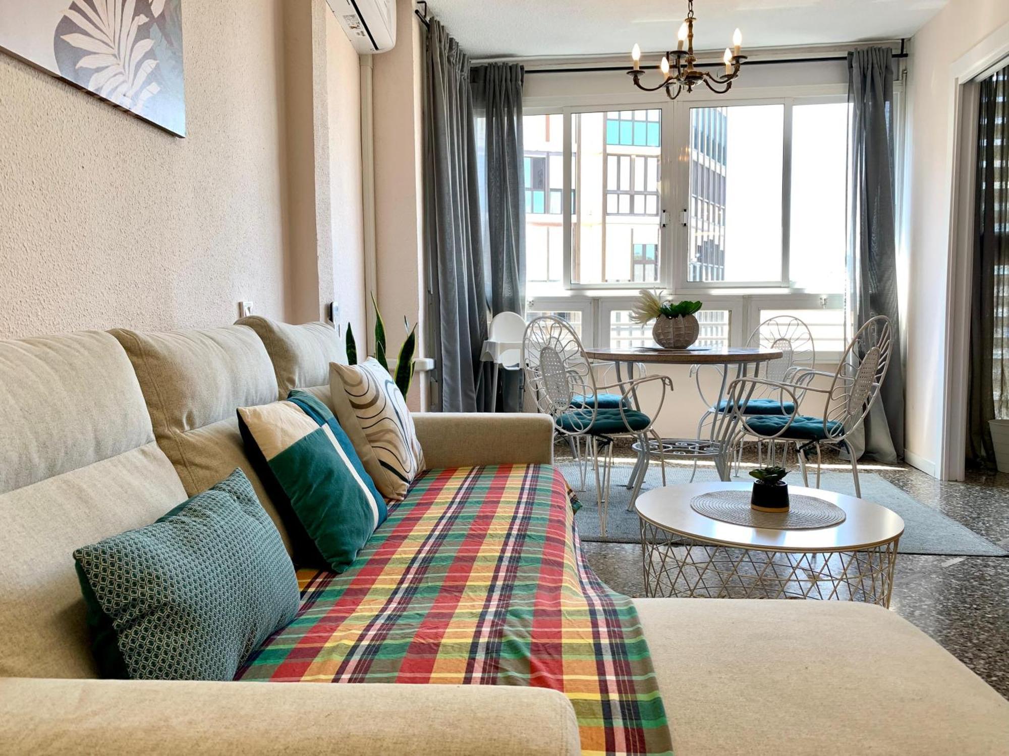 Centrally-Located, Spacious Flat At Historic Centre & Short Walk To Beach Alicante Extérieur photo