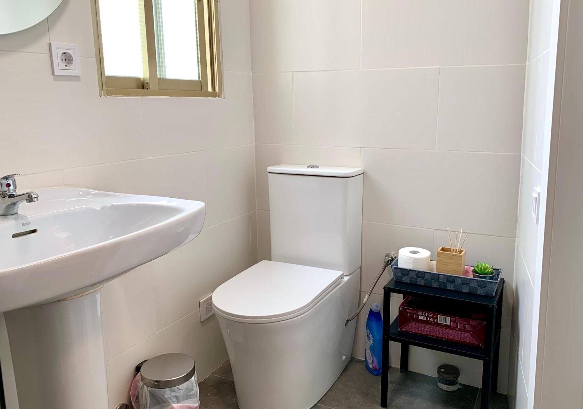 Centrally-Located, Spacious Flat At Historic Centre & Short Walk To Beach Alicante Extérieur photo