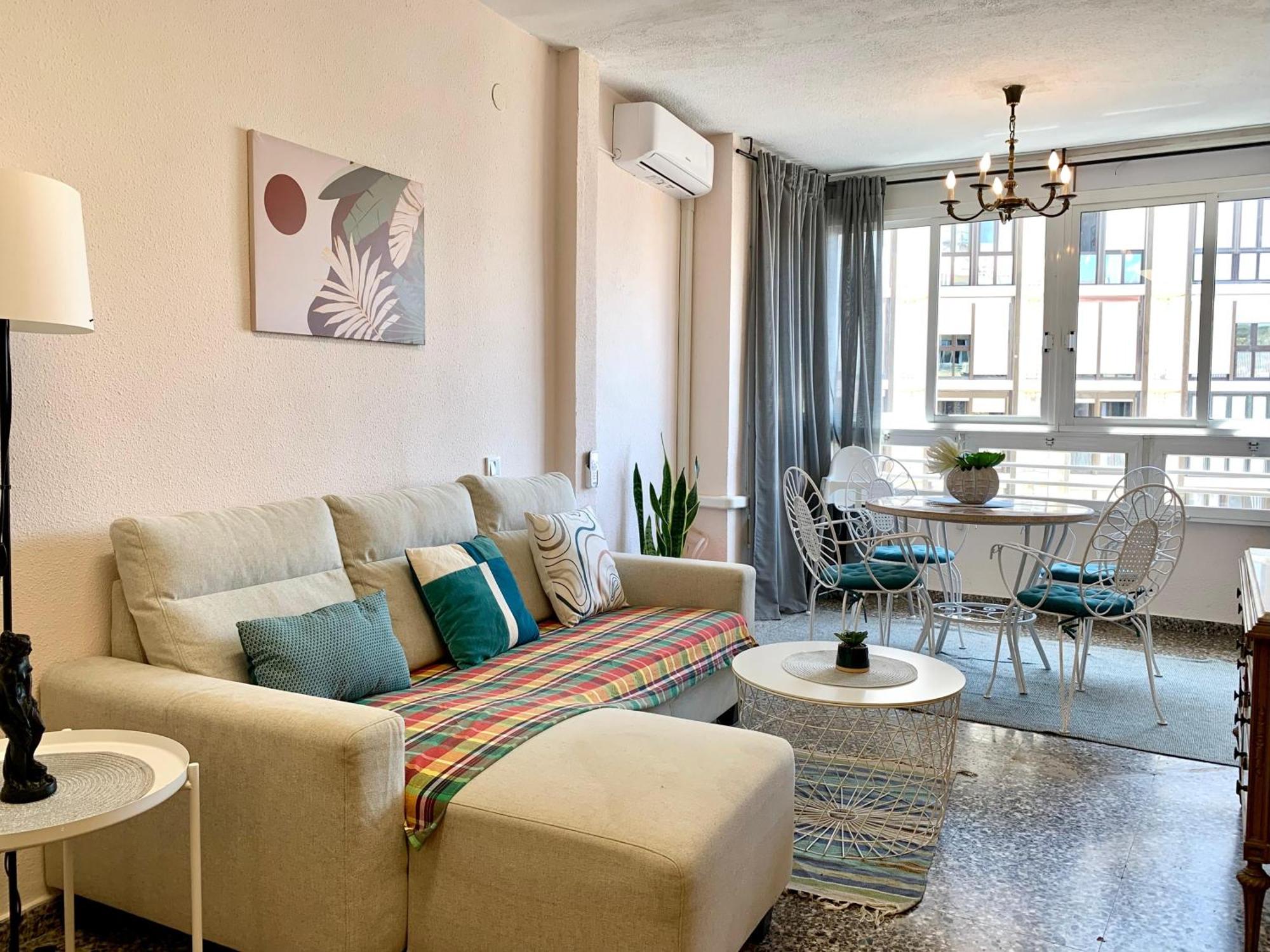 Centrally-Located, Spacious Flat At Historic Centre & Short Walk To Beach Alicante Extérieur photo