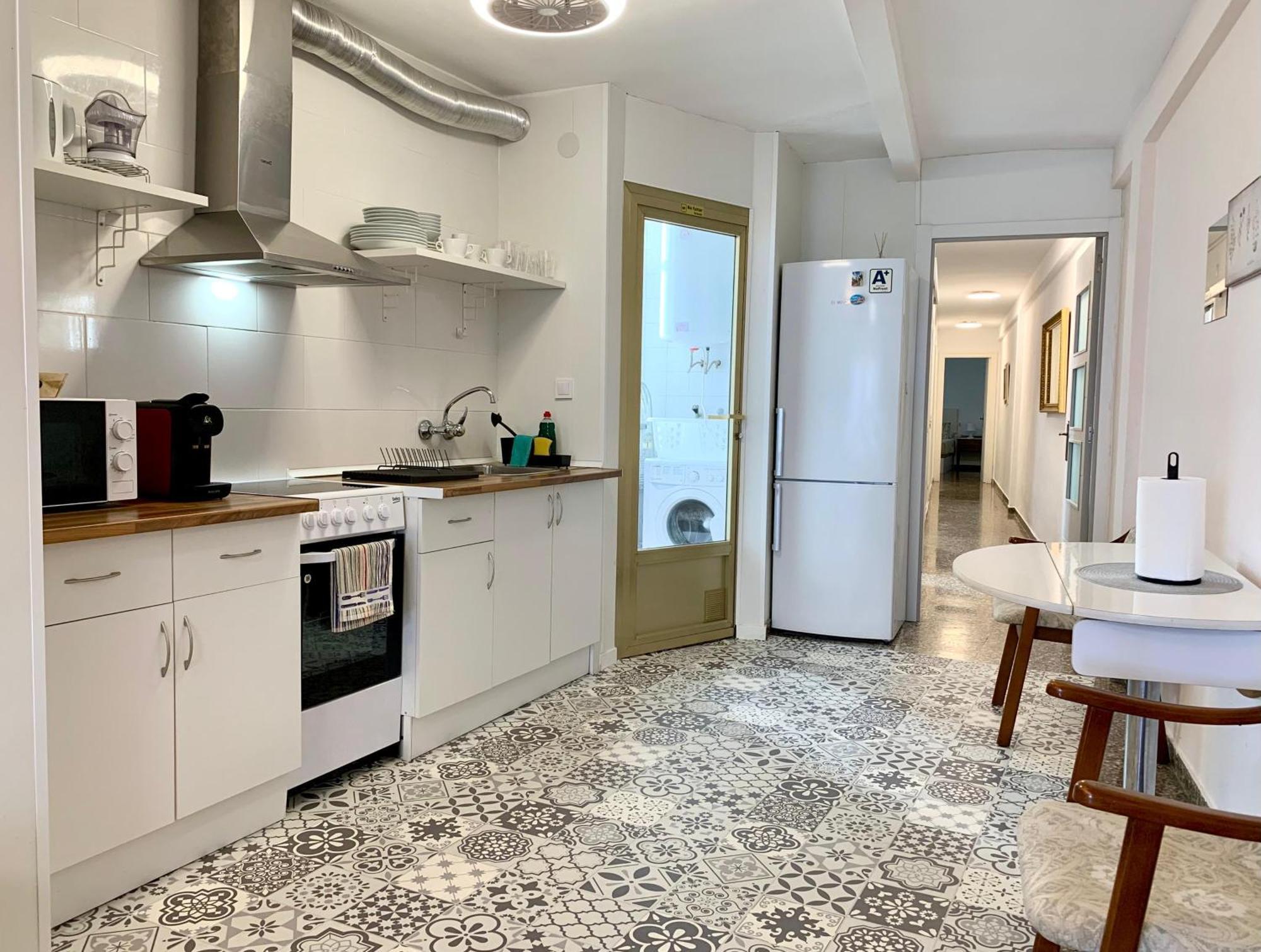 Centrally-Located, Spacious Flat At Historic Centre & Short Walk To Beach Alicante Extérieur photo