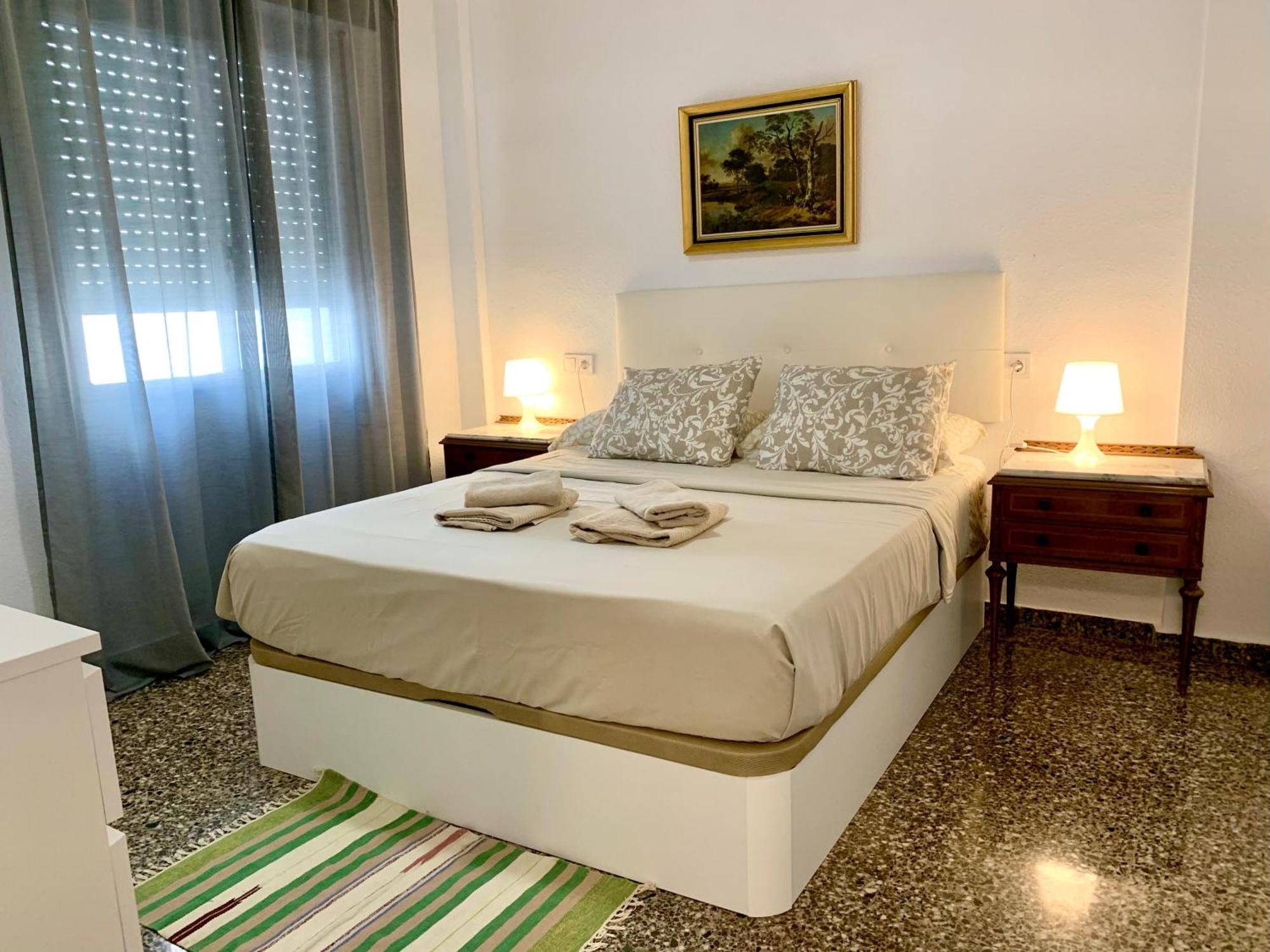 Centrally-Located, Spacious Flat At Historic Centre & Short Walk To Beach Alicante Extérieur photo