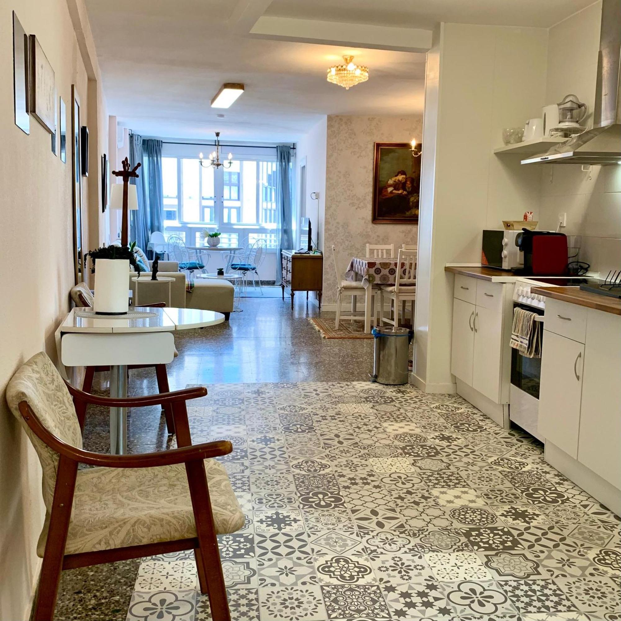 Centrally-Located, Spacious Flat At Historic Centre & Short Walk To Beach Alicante Extérieur photo